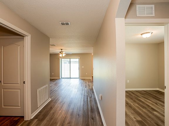 3rd image of 944 Wynnmere Walk Ave