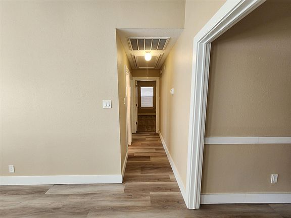 4th image of 17415 Chamberlain Dr
