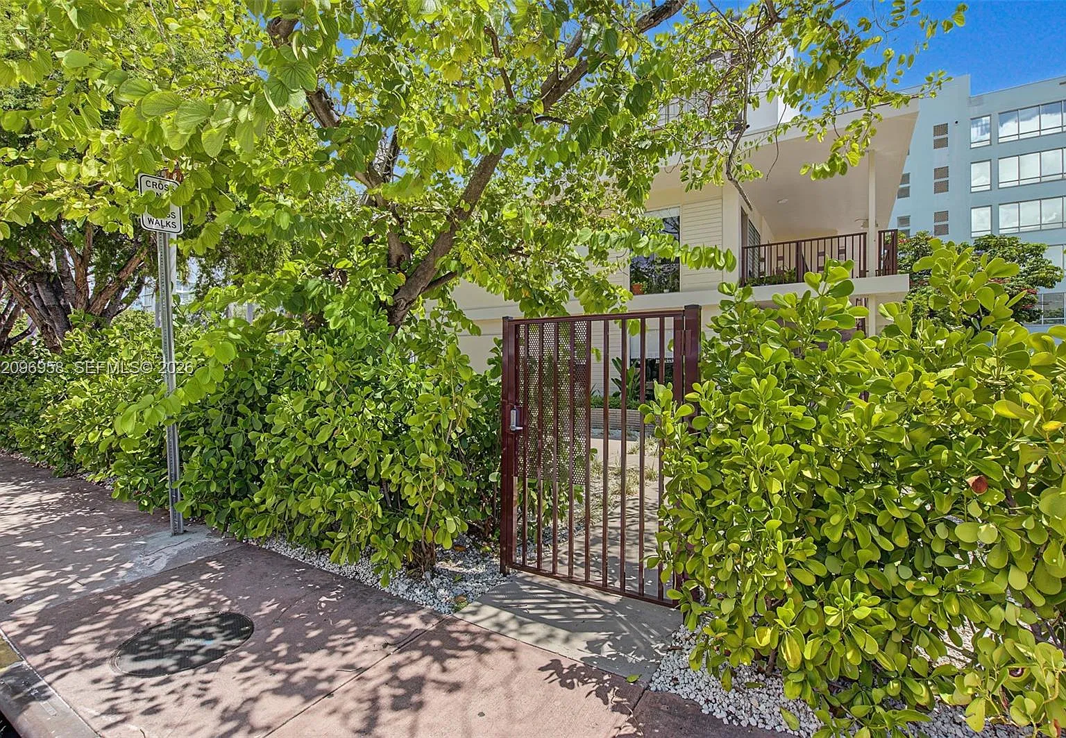 1685 Jefferson Ave — Photo 1