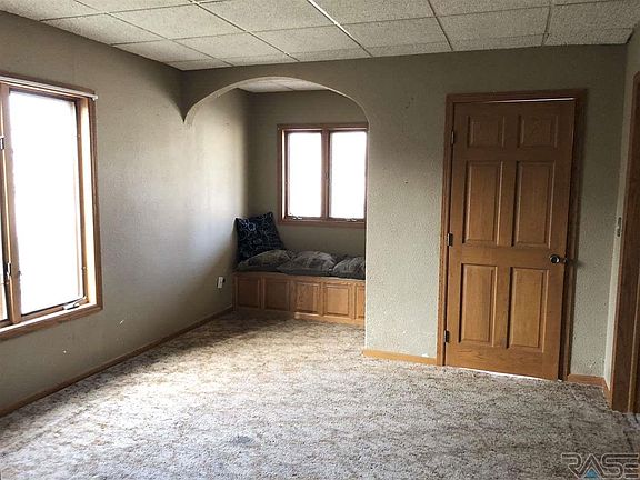 3rd image of 509 W Cedar St