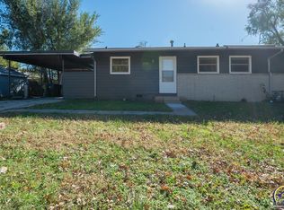 7130 SW Lario Ln, Topeka, KS 66619