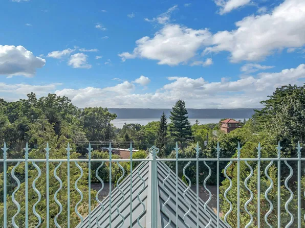 5440 Independence Avenue image 1 of 36