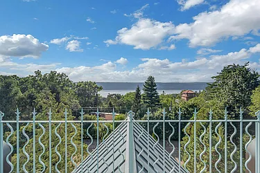 5440 Independence Avenue