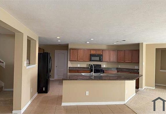 2nd image of 2914 Acorn Oaks Dr