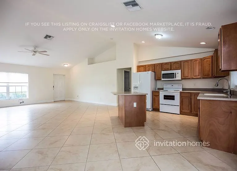 921 NW 3rd Pl — Photo 3