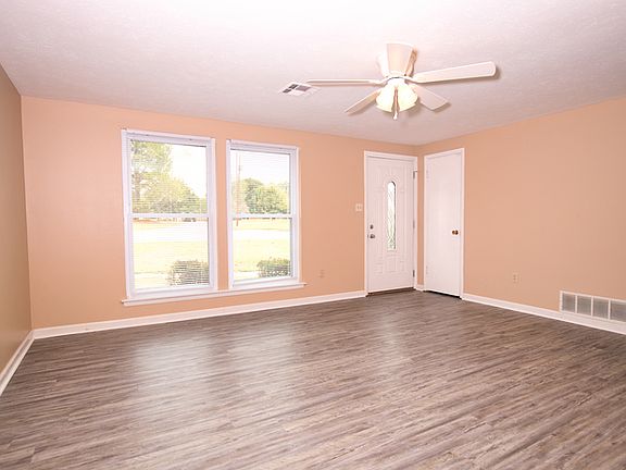 2nd image of 211 Lilac Dr