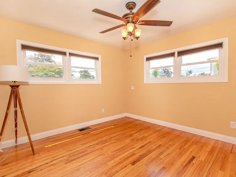 Well Maintained & Bright Detached 2 bed / 1 bath Home In Quiet Neighborhood of North Park - Peak ... — Photo 9