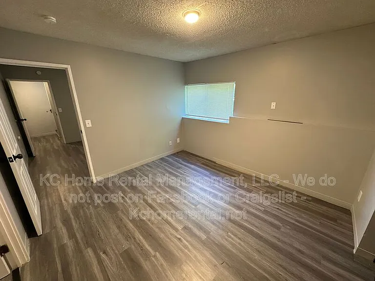 1615 Jackson Ave — Photo 26