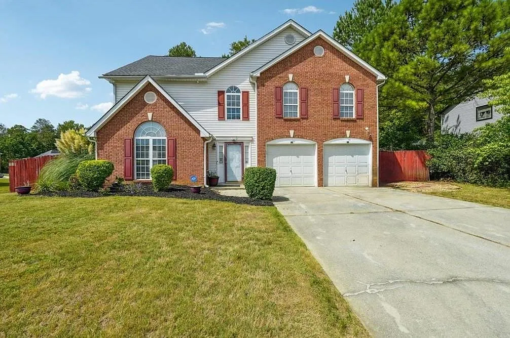 4 bed, 2.5 bath, 2514 sqft, $2,475 — Photo 1