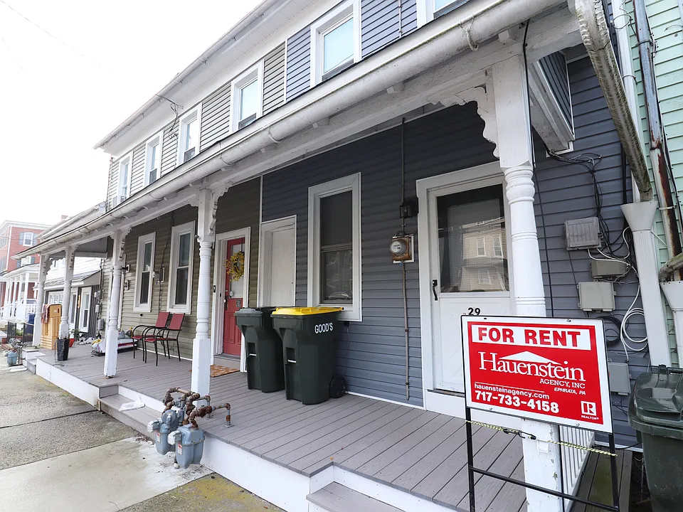 29 E Main St