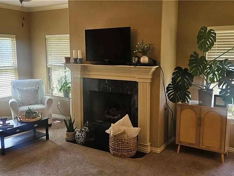 2637 N Sierra Ave — Photo 4