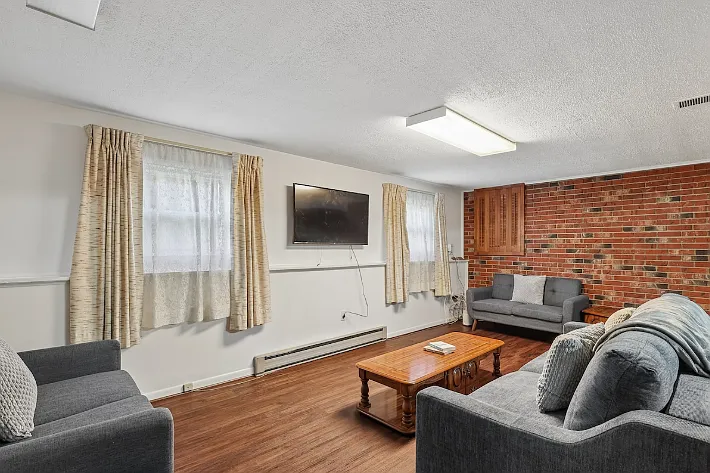 4 bed, $4,200 — Photo 4