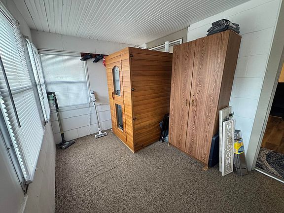 4th image of 803 E 9th Street