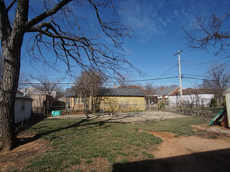 2321 NW 25th St — Photo 29