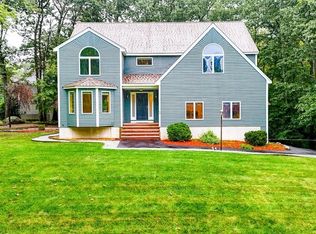 2 Trinity Dr, Tyngsboro, MA 01879