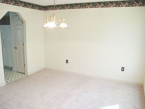 5th image of 200 Auburn Dr