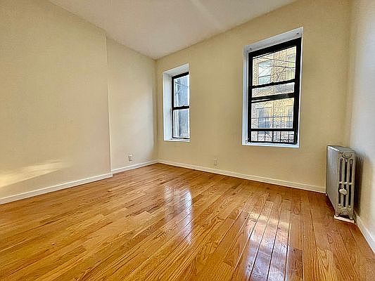 4th image of 138 Orchard St #14