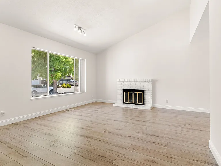 36711 Nichols Ave — Photo 2