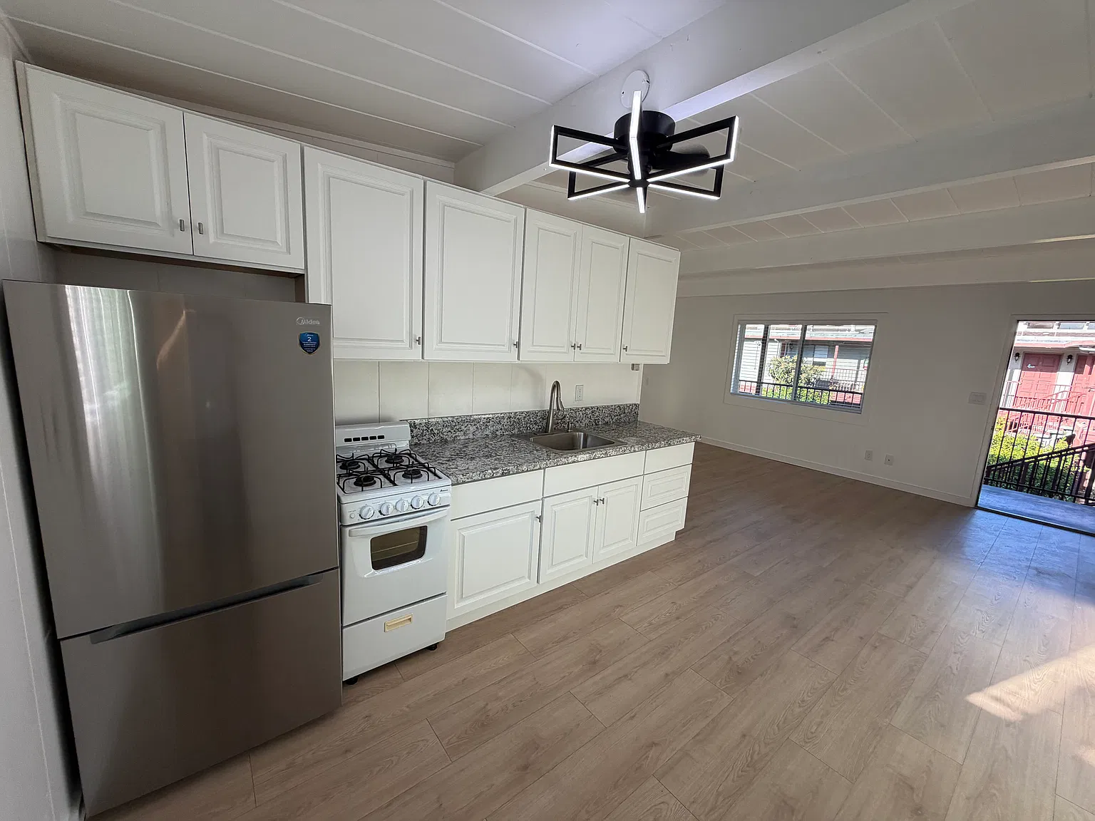 1 bed, 350 sqft, $2,495 — Photo 3
