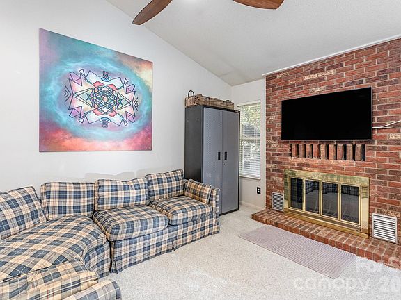 5th image of 941 Sardis Cove Dr