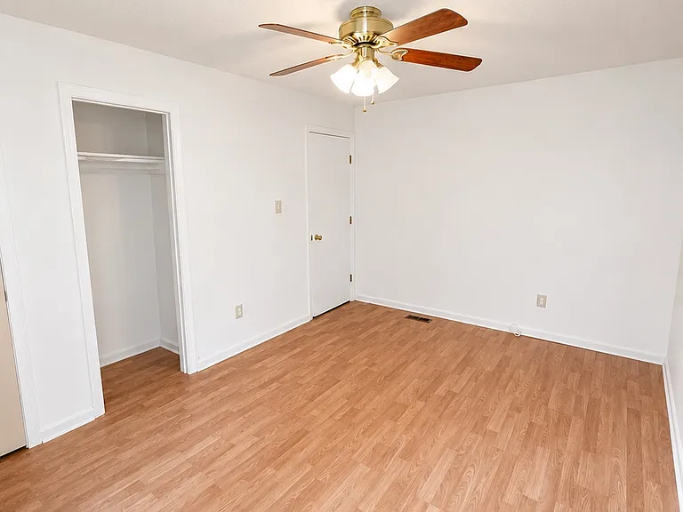 10 Miami Cir — Photo 11