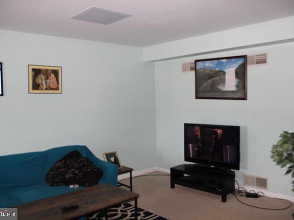 4th image of 126 W Hammaker St