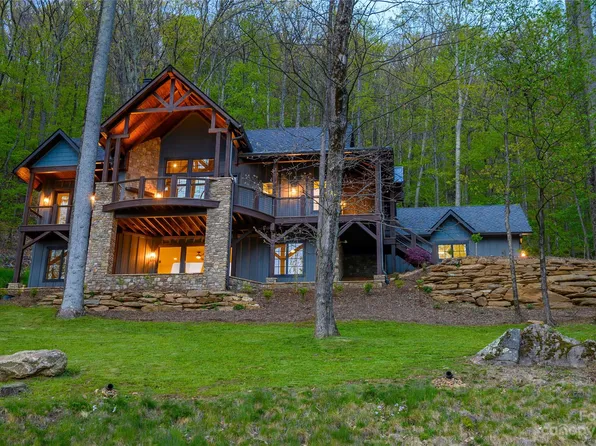 833 Saint Andrews Rd, Waynesville, NC 28786