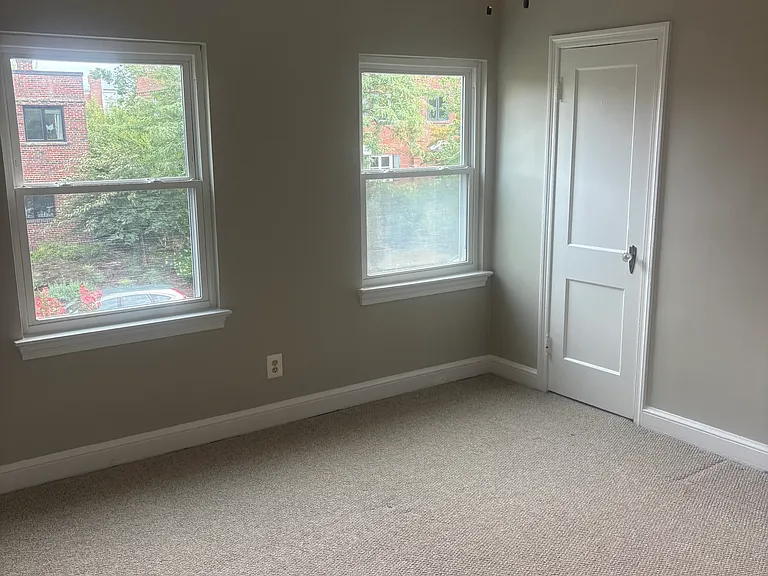 534 E Luray Ave — Photo 13