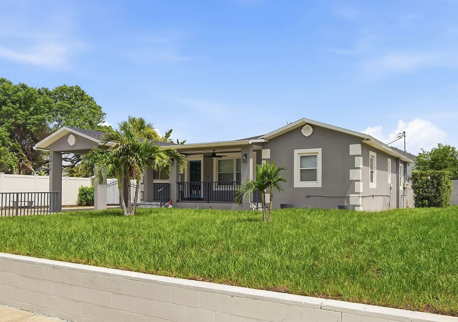 Beautiful S. Tampa 3BR/2BA remodeled home with covered parking in sought out school district. — Photo 1