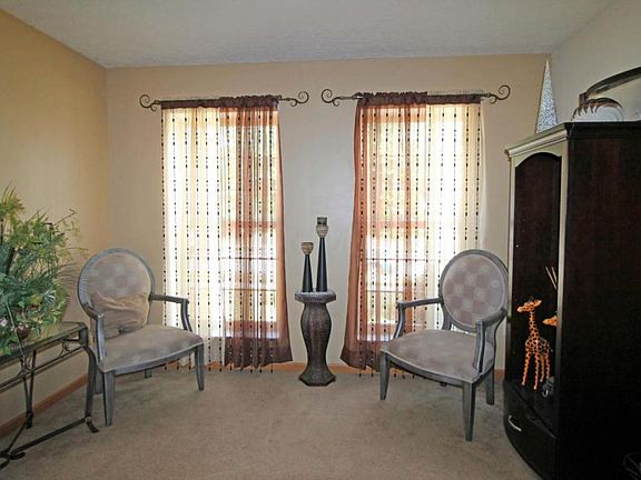 3rd image of 4361 Knoll Crest Dr