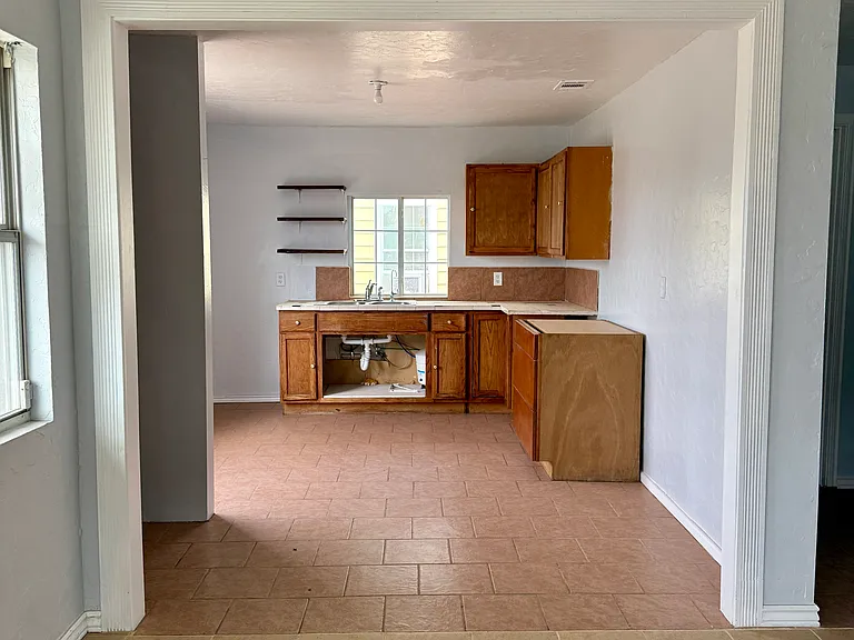 506 S Madison St — Photo 6