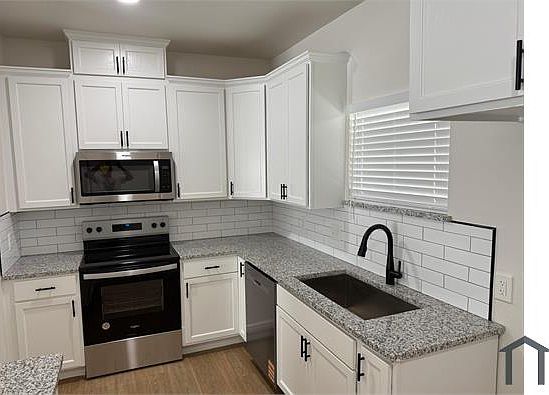 2nd image of 911 E Avenue B