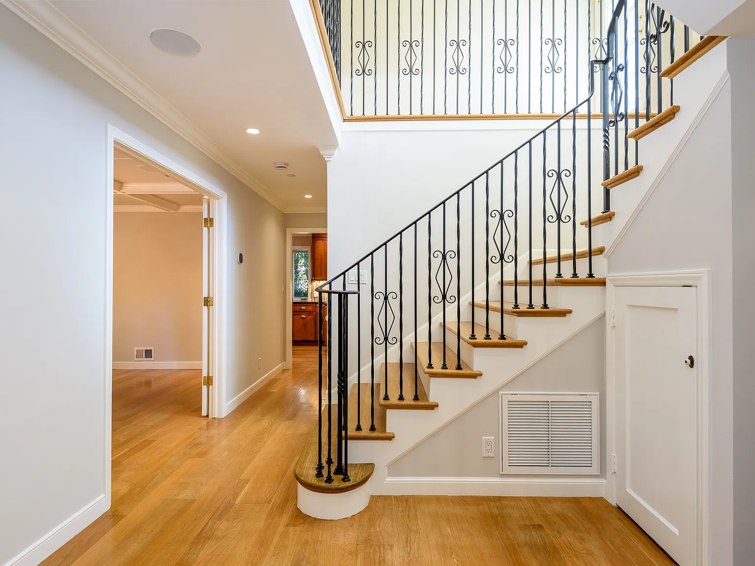 4 bed, 3.5 bath, 3198 sqft, $12,000 — Photo 3
