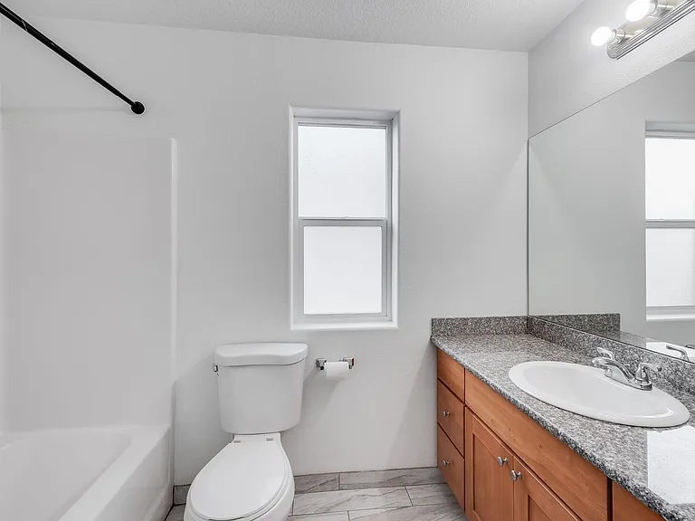 1158 SE Oak St — Photo 10