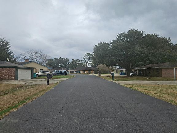 5th image of 292 Avenue Of The Acadians