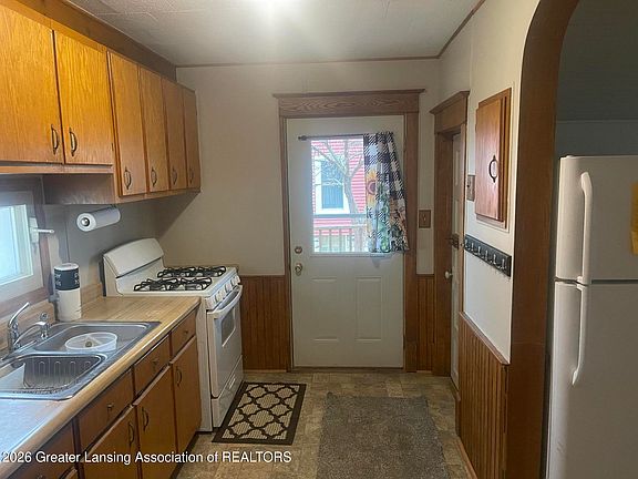 4th image of 150 W Broadway St