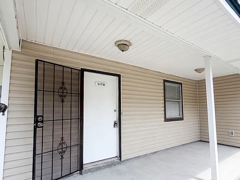 517B S 61st Ave — Photo 7