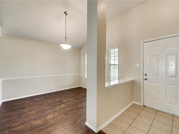 3rd image of 925 Carmela Dr