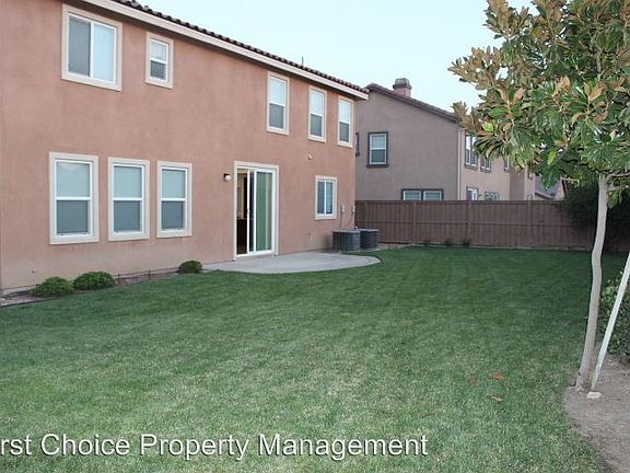 3rd image of 957 Hawthorne Dr