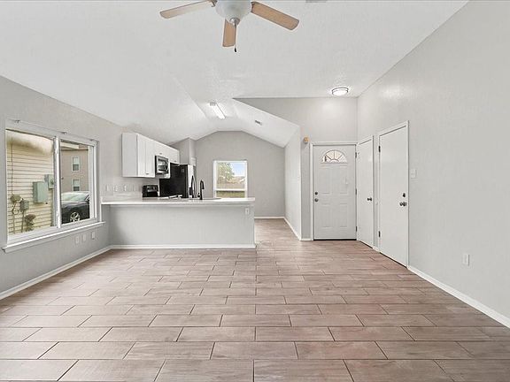 4th image of 3608 Meadow Park Ln