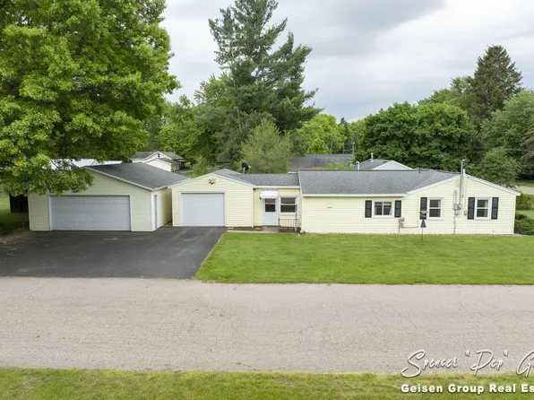 522 McKinley St, Belding, MI 48809