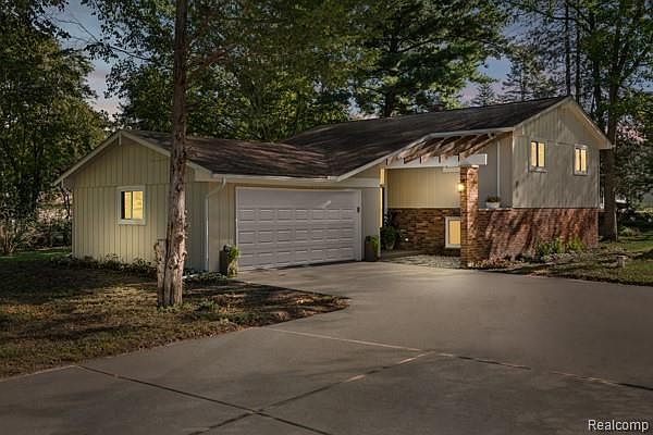 1960 Glen Iris Dr, photo 1