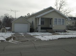 216 N 8th St, Chariton, IA 50049