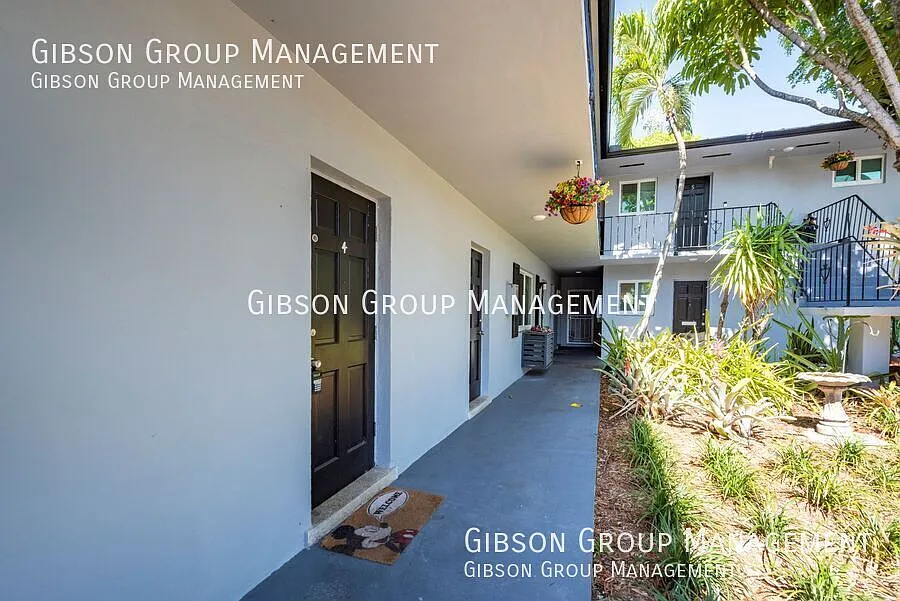 2/1 Corner Unit With Brand New Kitchen & Quartz Countertops Within Minutes From Wilton Manors — Photo 4