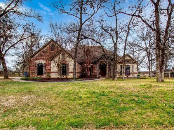 202 Woodland Dr, Aubrey, TX 76227