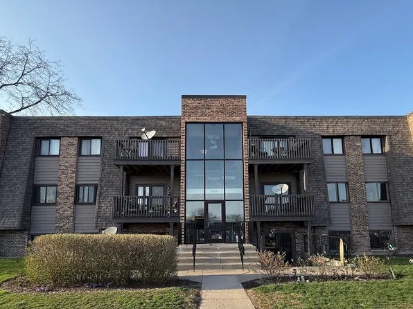 1486 Stonebridge Cir APT A8, Wheaton, IL 60189