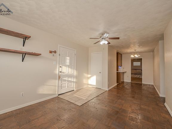 4th image of 4025 Boren Ave