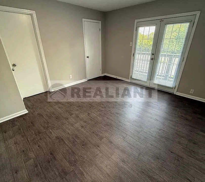 2021 Cambridge Dr #8