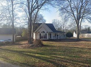 916 Hollyhock Ct, Boiling Springs, SC 29316