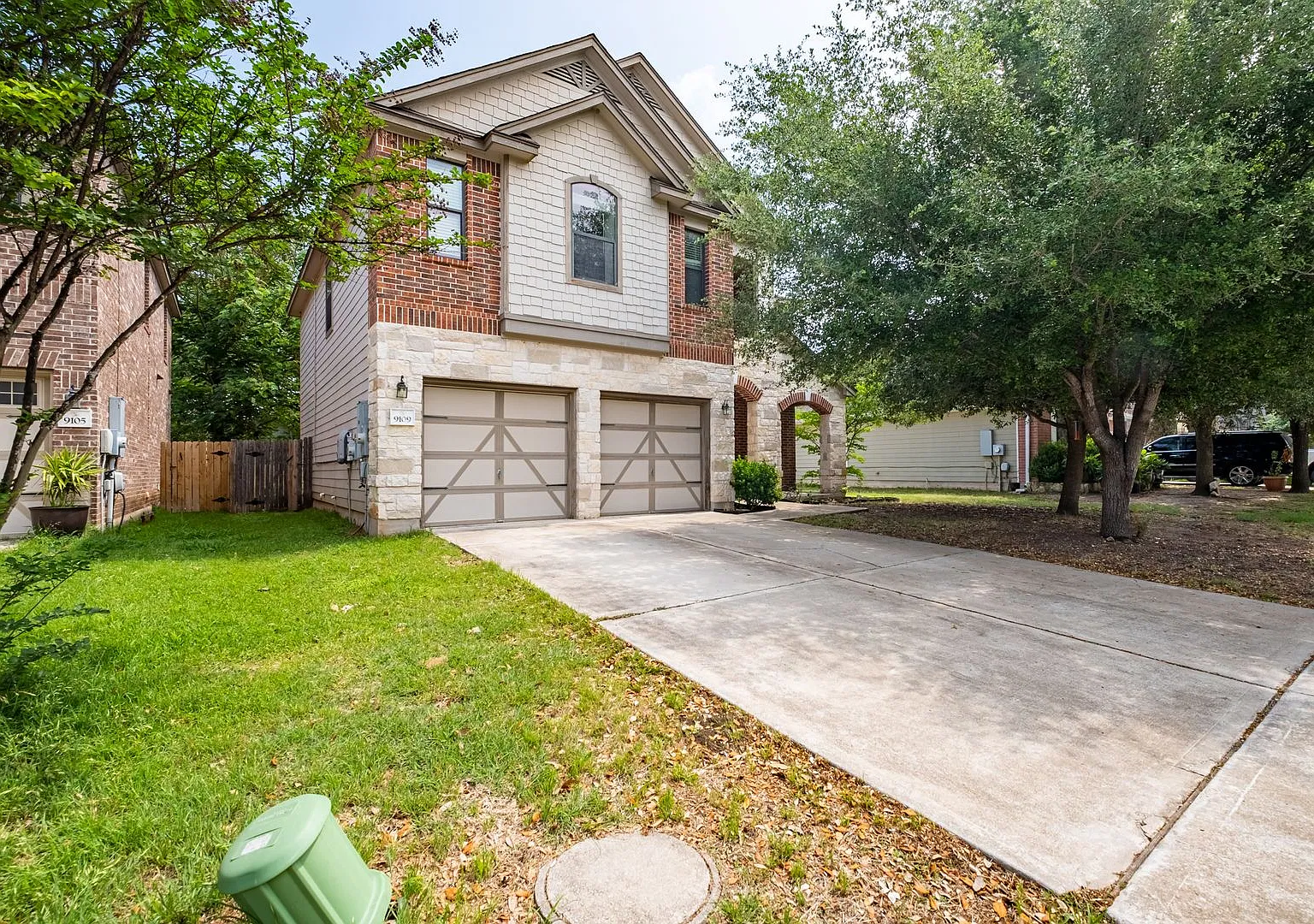 Spacious Solar-Powered 3BR Home Near McKinney Falls State Park | 2 Living Areas | 2,244 Sq Ft — Photo 1